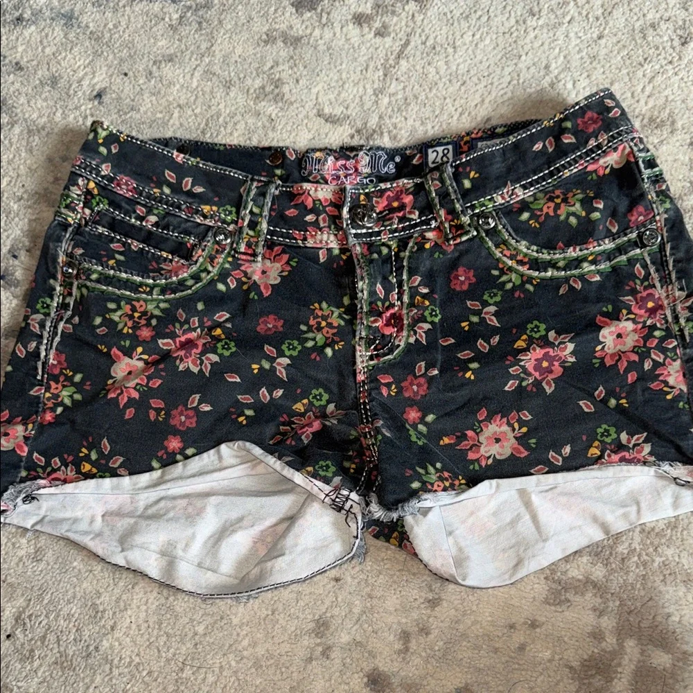 MISS ME SIZE 28 DENIMN cargo  Floral Women's Shorts Like new !!! - Picture 2 of 5